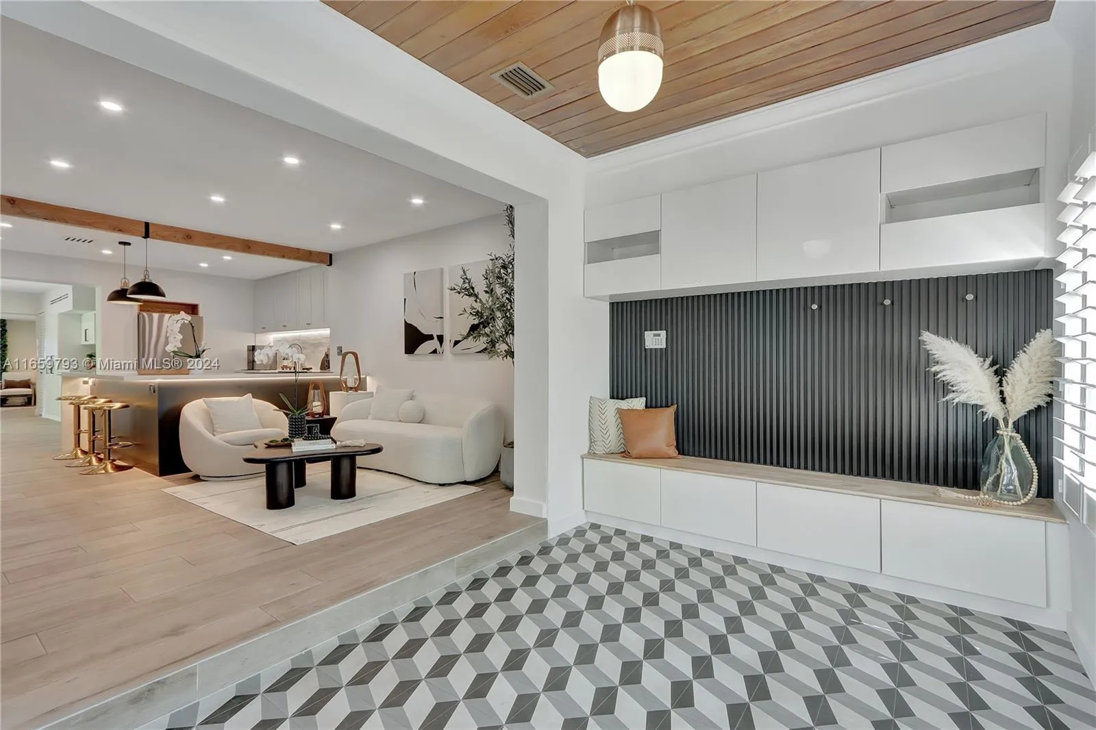 3 bedroom 2 bath for sale at 814 Monterey St, Coral Gables FL 33134