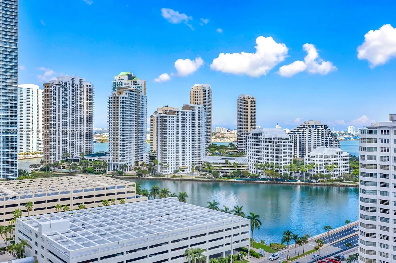 2 bedroom 2 bath for rent at 950 Brickell Bay Dr # 1806, Miami FL 33131