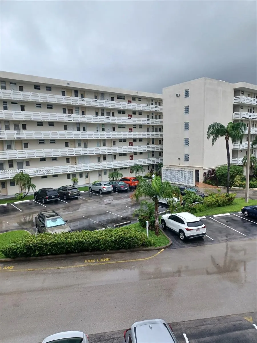 3030 Marcos Dr # T304, Aventura FL 33160