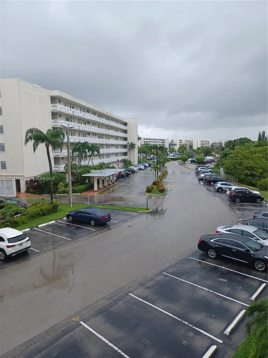 3030 Marcos Dr # T304, Aventura FL 33160