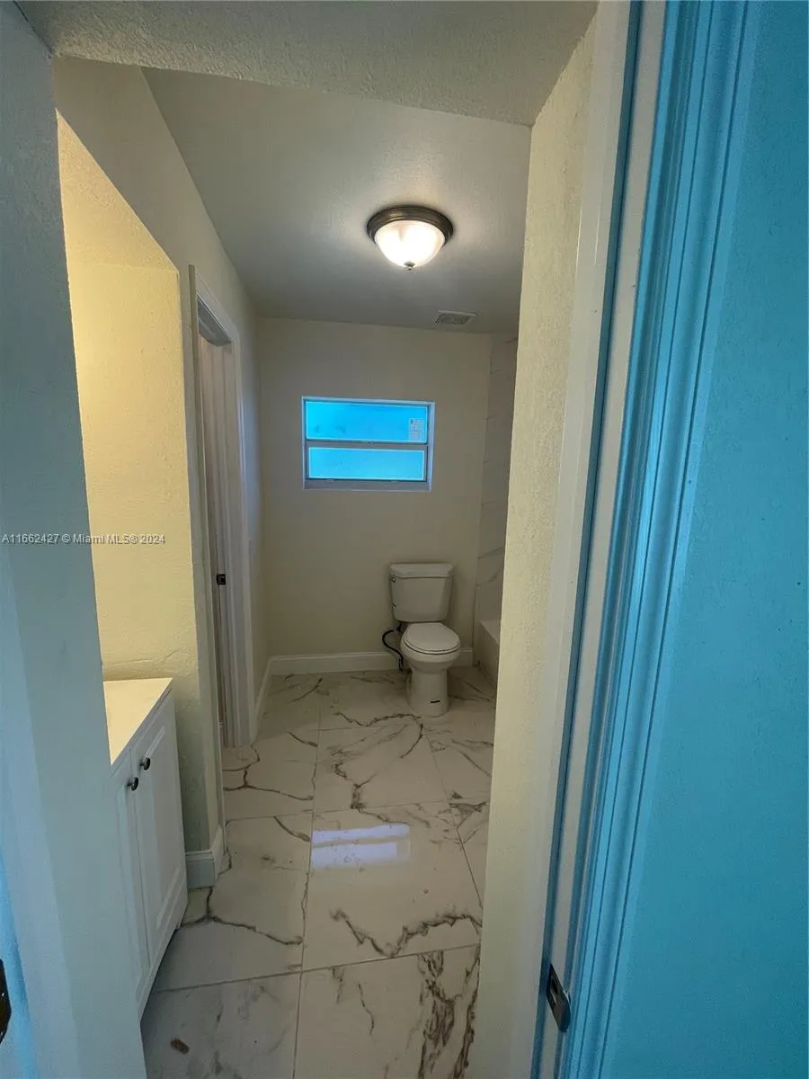 3327 NW 101st St, Miami FL 33147