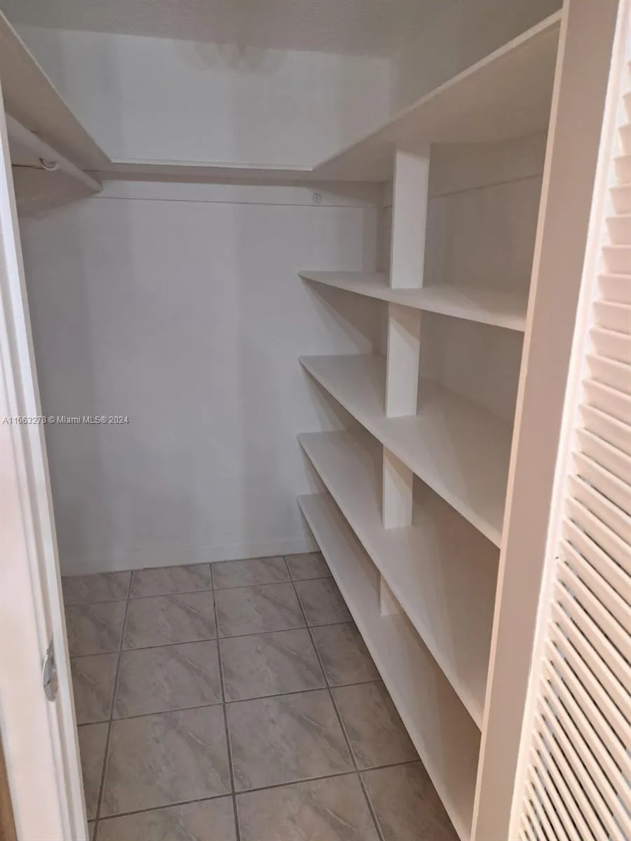 18061 Biscayne Blvd # 702, Aventura FL 33160