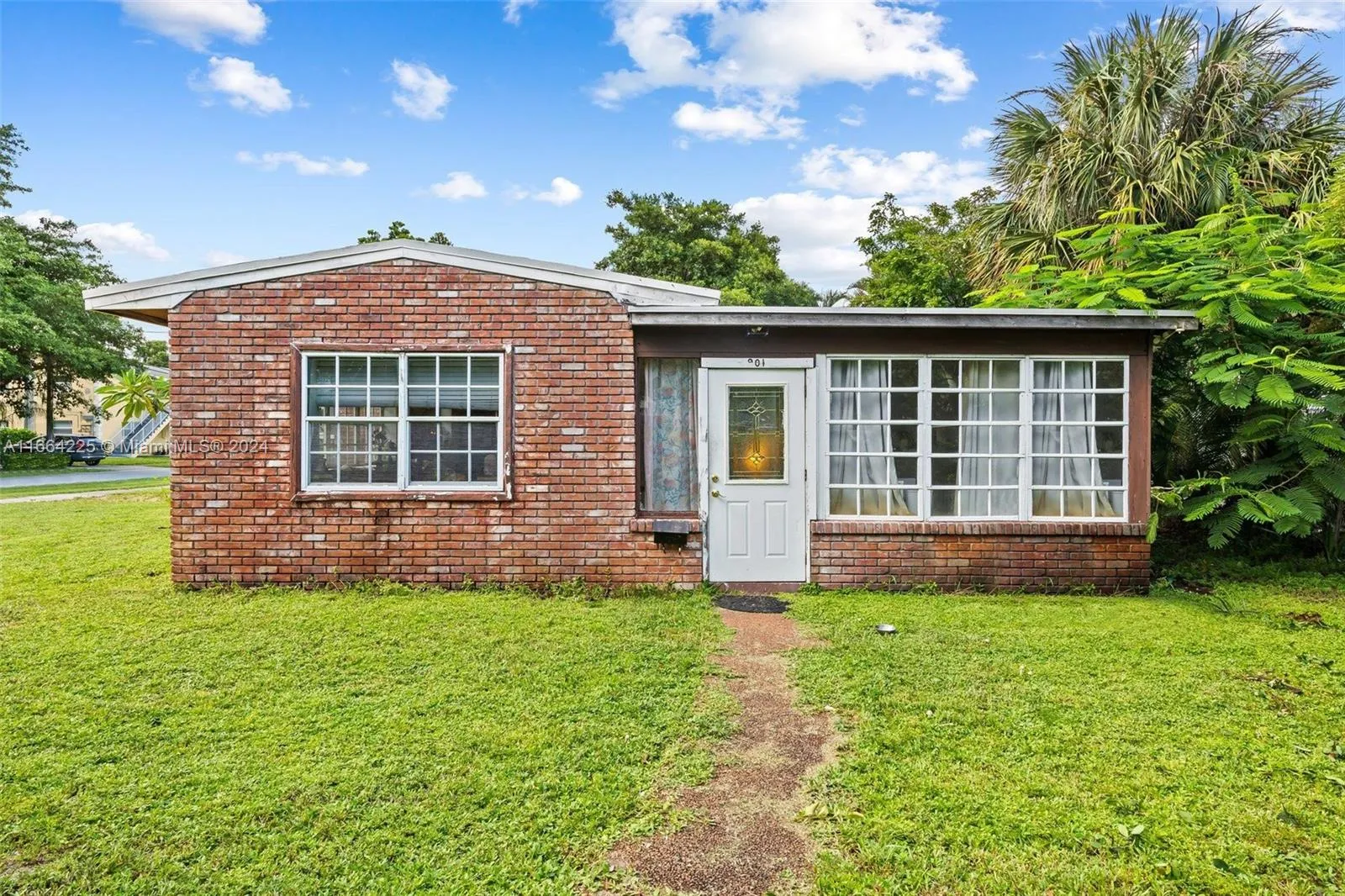 2 bedroom 1 bath for sale at 901 NE 16th Pl, Fort Lauderdale FL 33305
