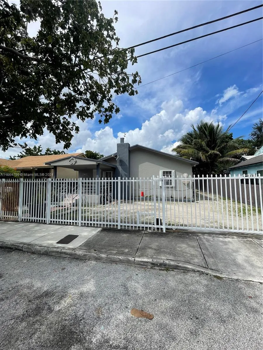 1143 NW 27th St, Miami FL 33127