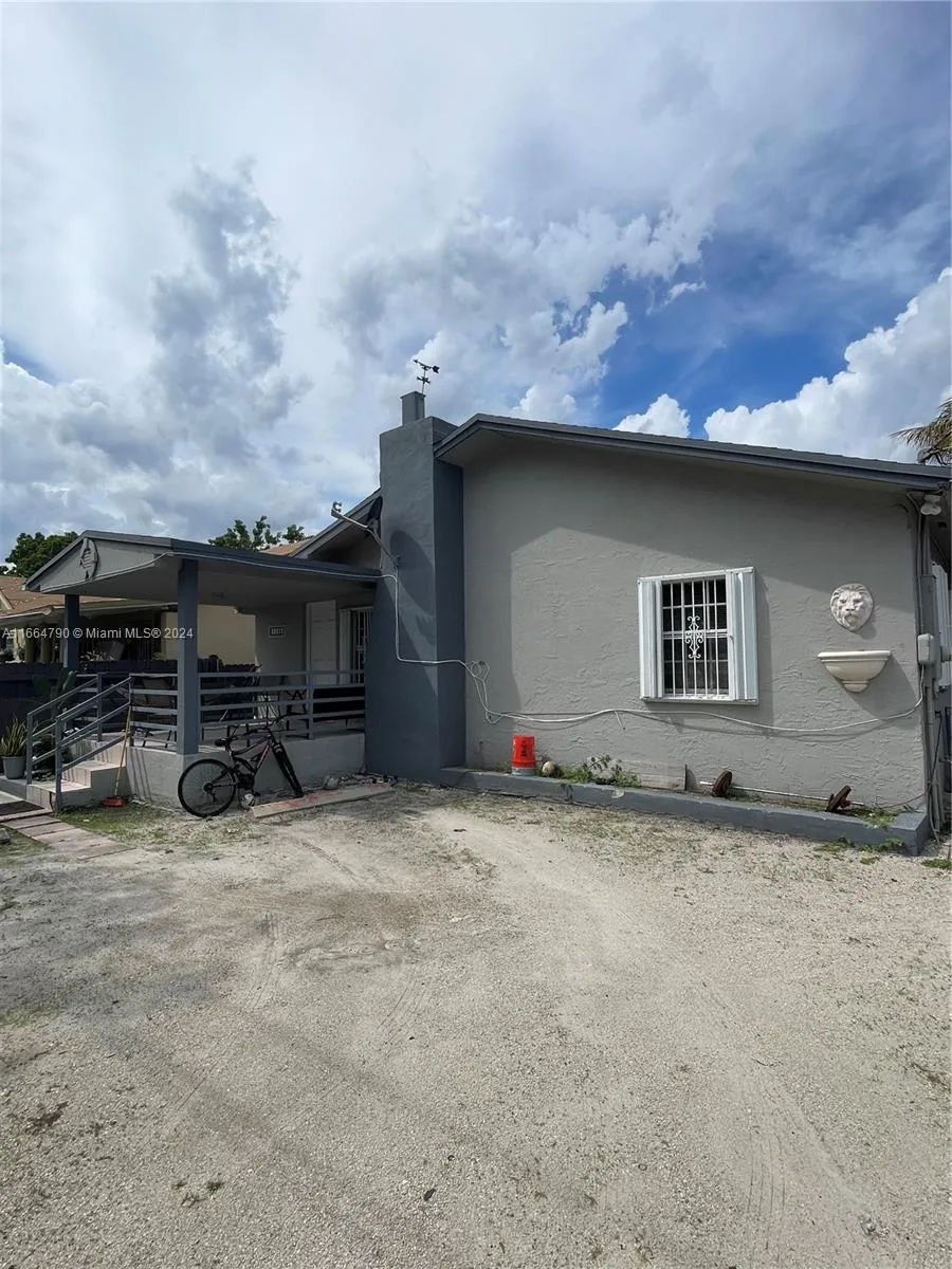 1143 NW 27th St, Miami FL 33127