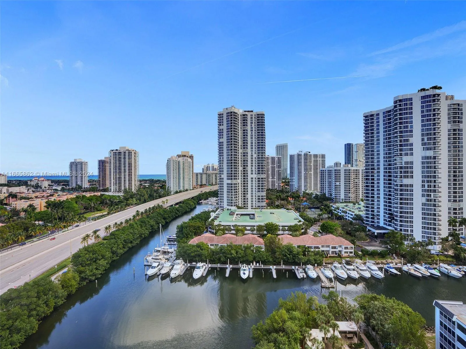 2 bedroom 2 bath for sale at 3400 192nd ST # 1811, Aventura FL 33180