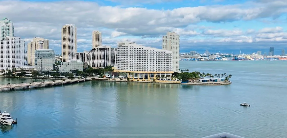 2 bedroom 2 bath for rent at 1155 Brickell Bay Dr # 1708, Miami FL 33131