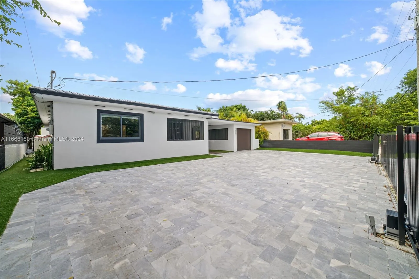 1555 Daytonia Rd, Miami Beach FL 33141