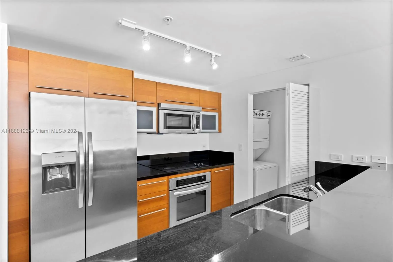 253 NE 2nd St # 1901, Miami FL 33132