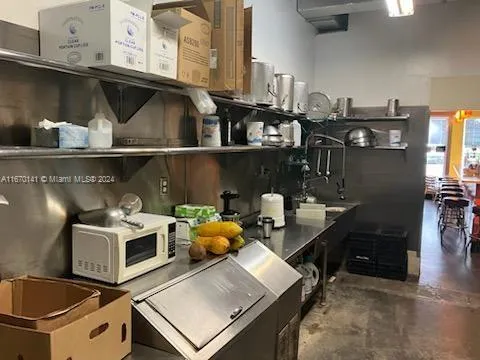 6942 Collins Ave, Miami Beach FL 33141
