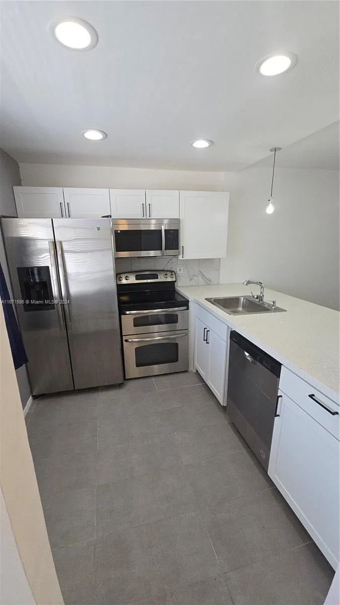 3511 Inverrary Dr # 205, Lauderhill FL 33319