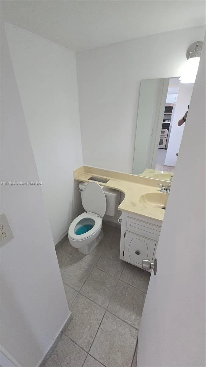 3511 Inverrary Dr # 205, Lauderhill FL 33319