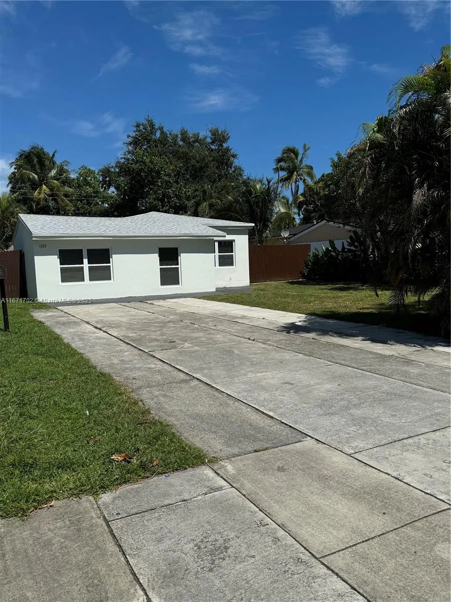 1829 NE 176th St, North Miami Beach FL 33162