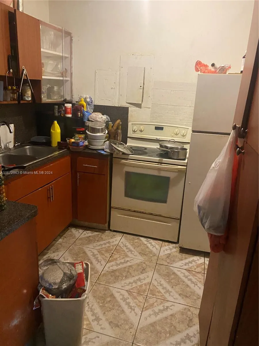 215 NW 117th St, Miami FL 33168