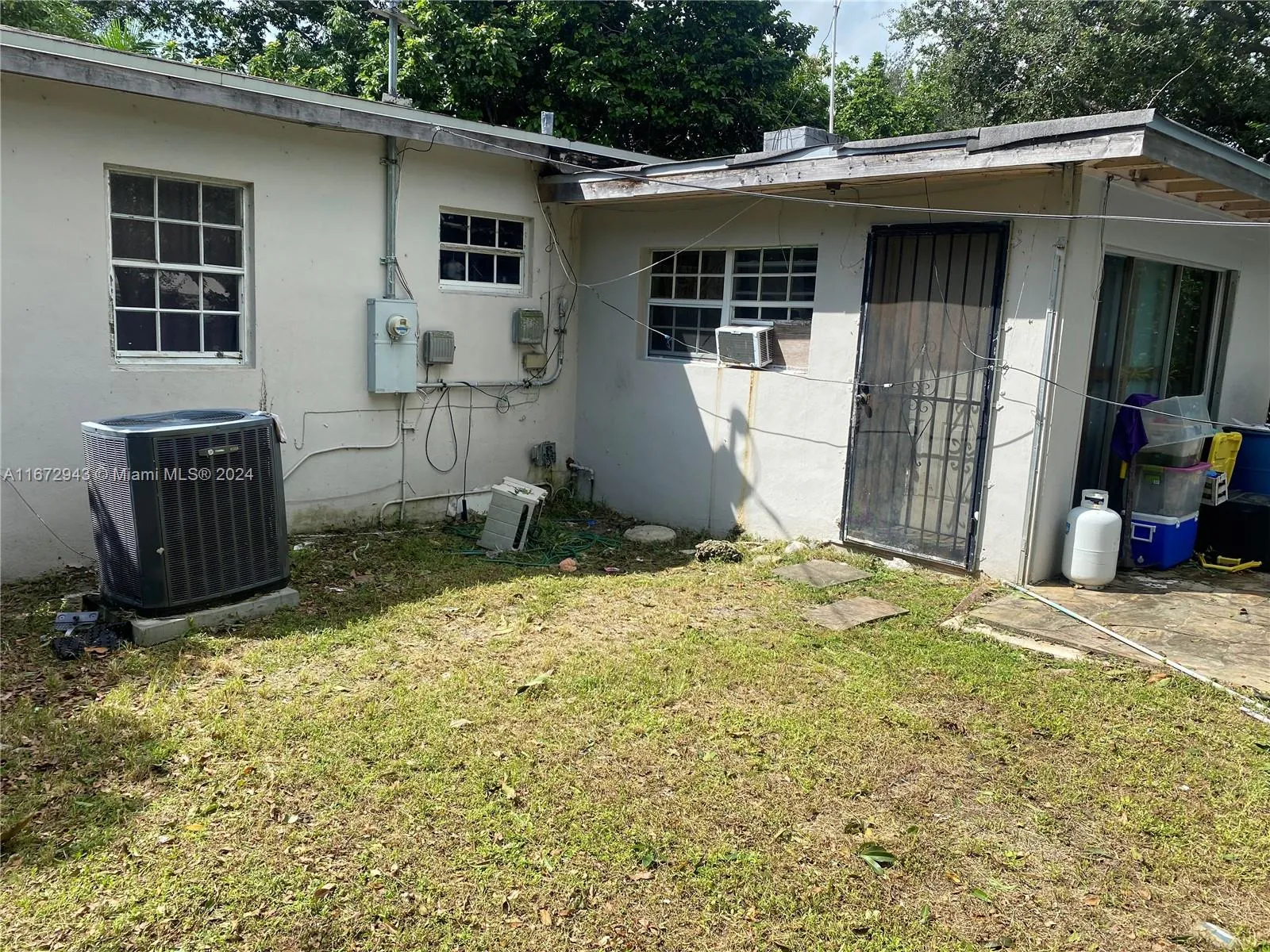 215 NW 117th St, Miami FL 33168