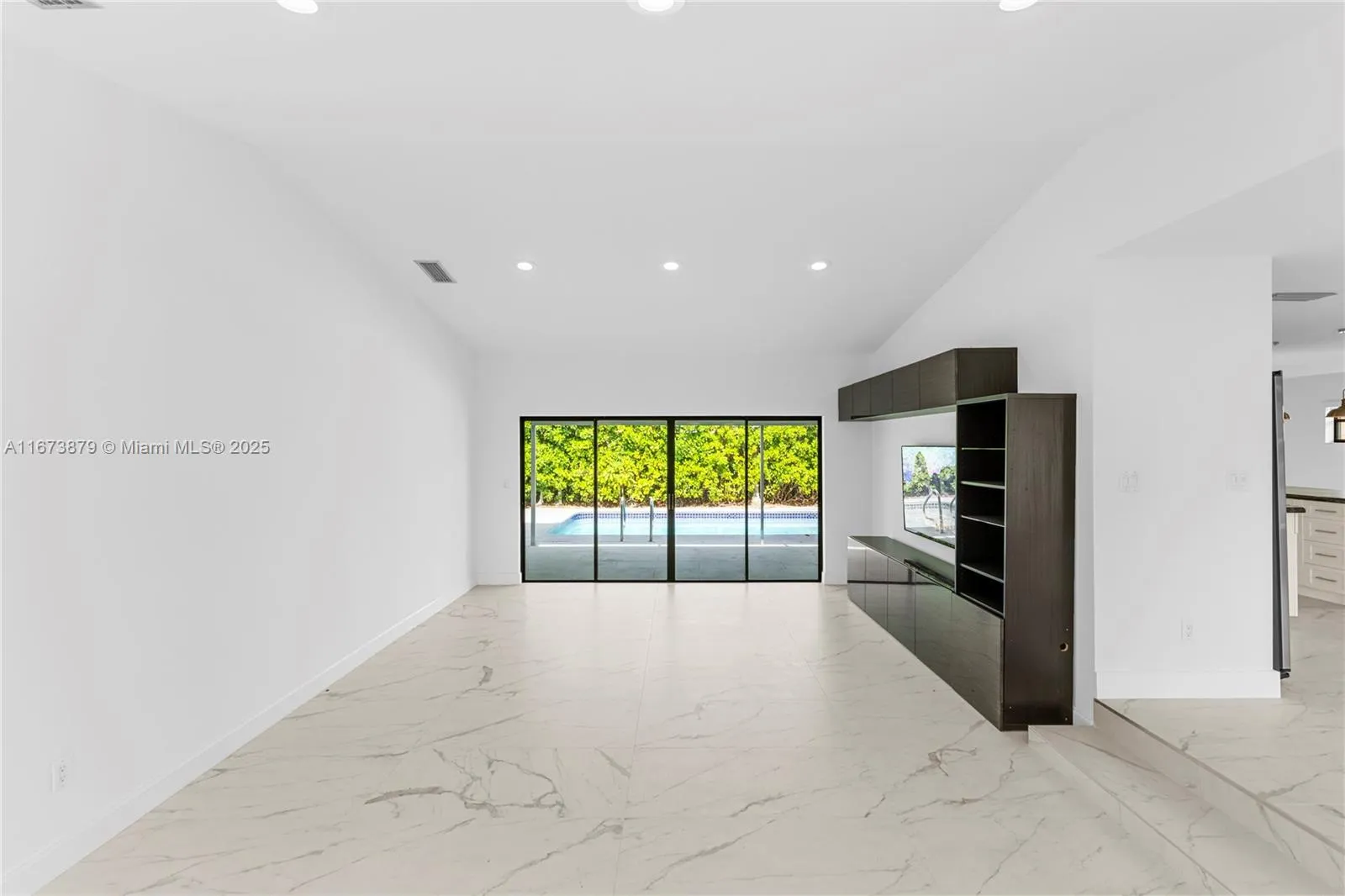 21332 NE 18th Pl, Miami FL 33179