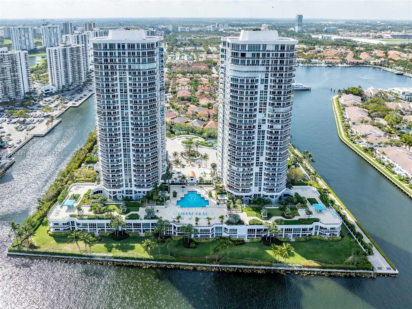 2 bedroom 2 bath for sale at 3801 NE 207th St # 504, Aventura FL 33180