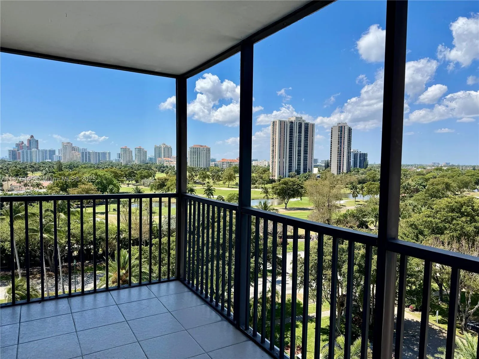 3375 N Country Club Dr, Aventura FL 33180