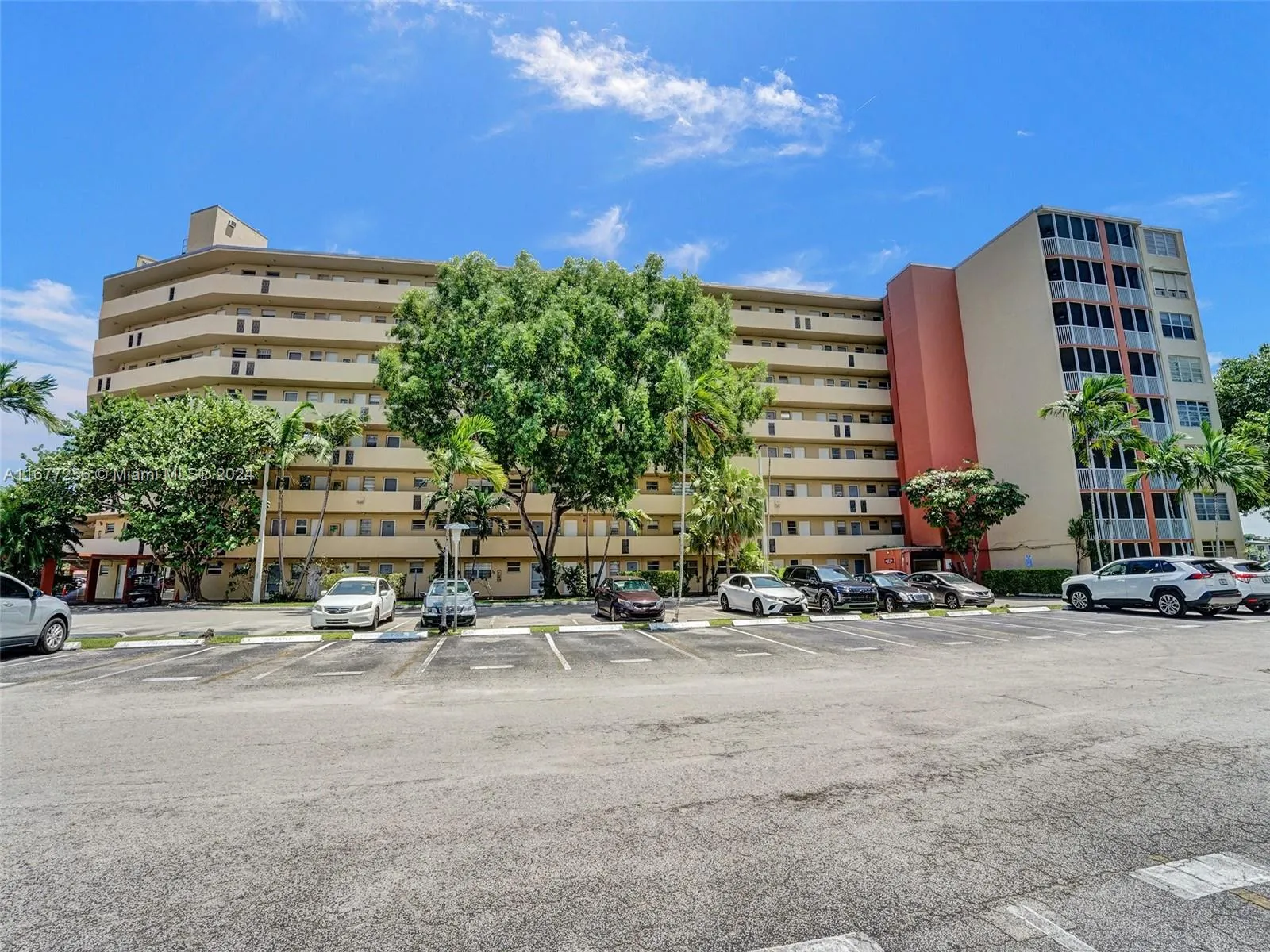 2 bedroom 2 bath for sale at 1750 NE 191st St # 4, Miami FL 33179