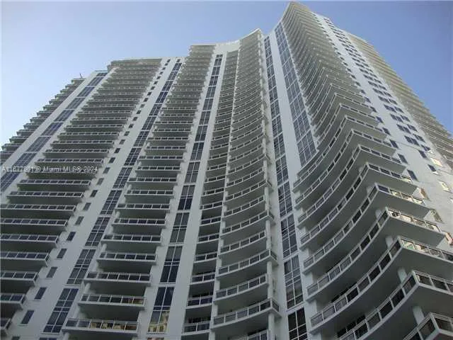 1 bedroom 1 bath for sale at 901 Brickell Key Blvd # 1701, Miami FL 33131