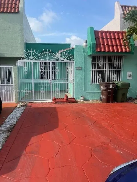 2 bedroom 2 bath for sale at 942 W 37th Ter # 41, Hialeah FL 33012