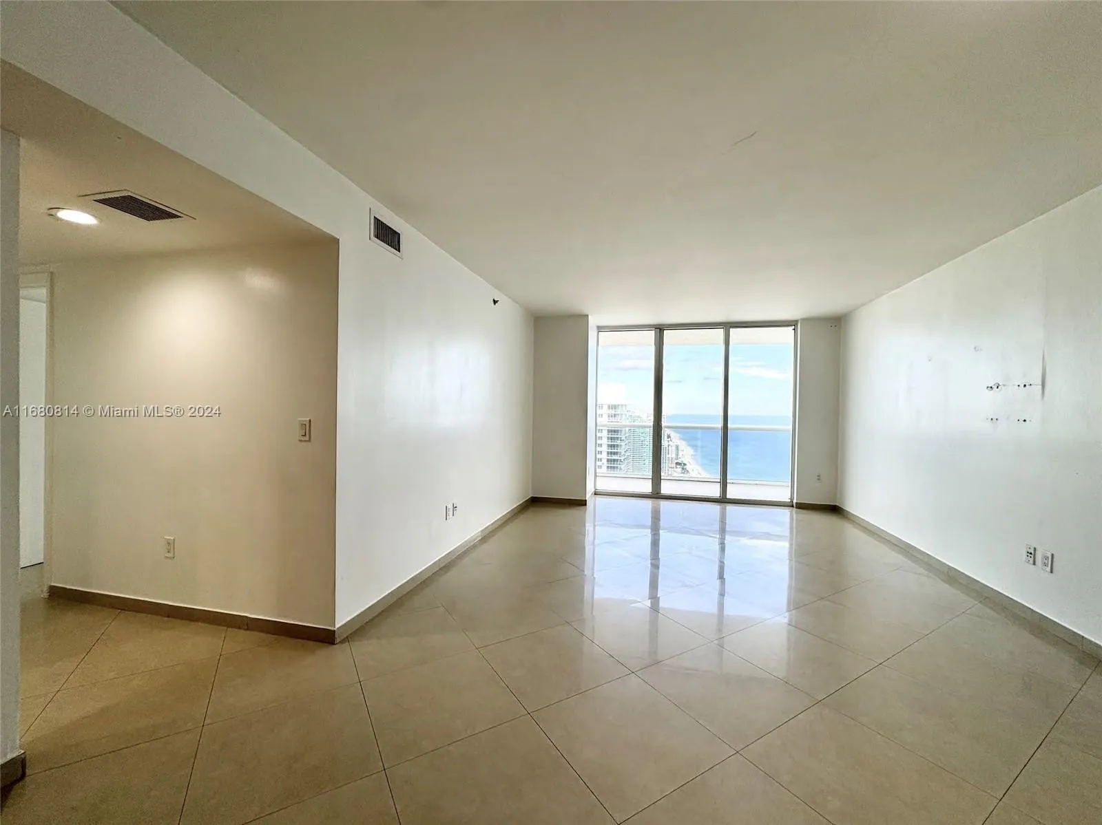 3 bedroom 2 bath for sale at 1830 S Ocean Dr # 4711, Hallandale Beach FL 33009