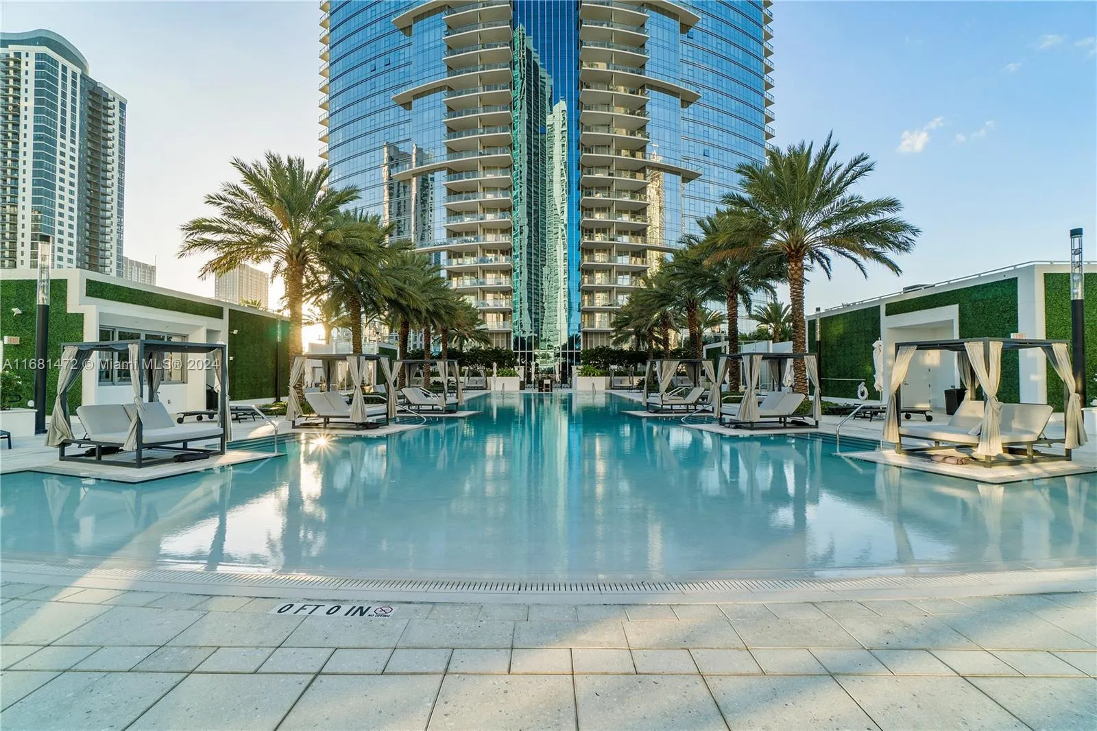 851 NE 1st Ave # 3702, Miami FL 33132