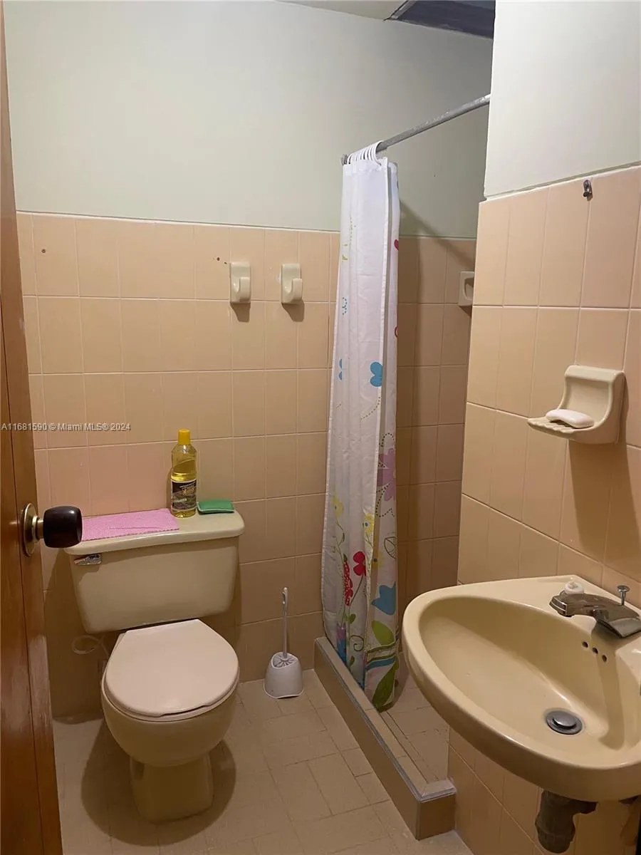 Carrera 22 # 3 02 Buga Los Portales del Rios, FL