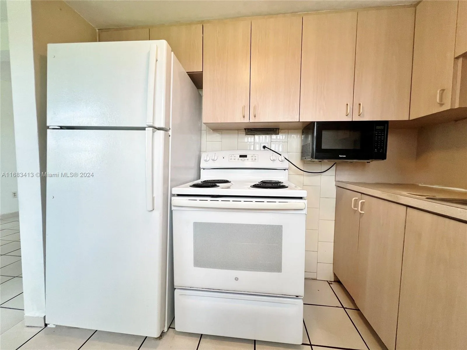 1 bedroom 1 bath for sale at 391 E 4th Ave # 9, Hialeah FL 33010
