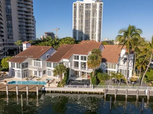 19555 NE 37th Ave, Aventura FL 33180