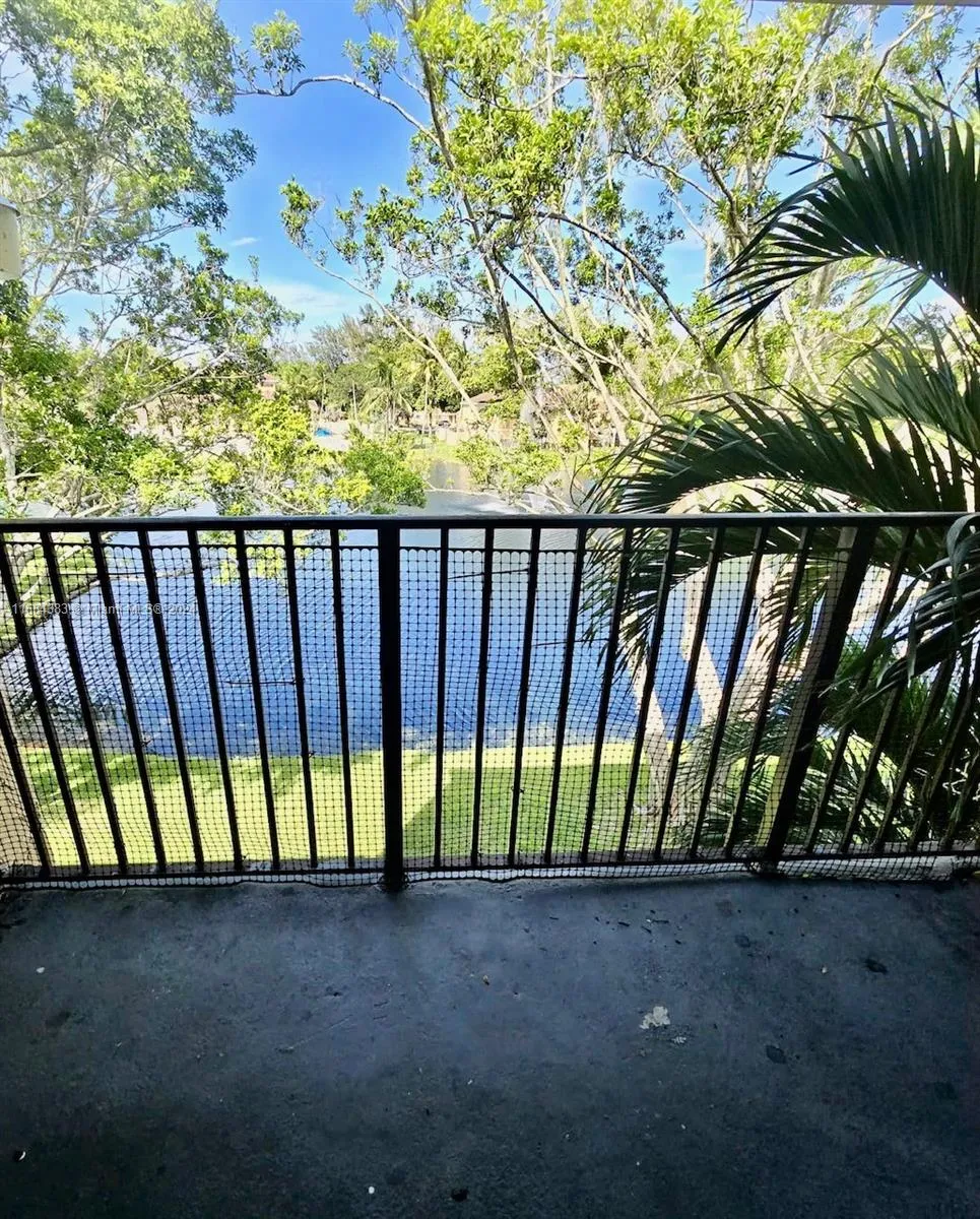 301 Palm Way # 304, Pembroke Pines FL 33025