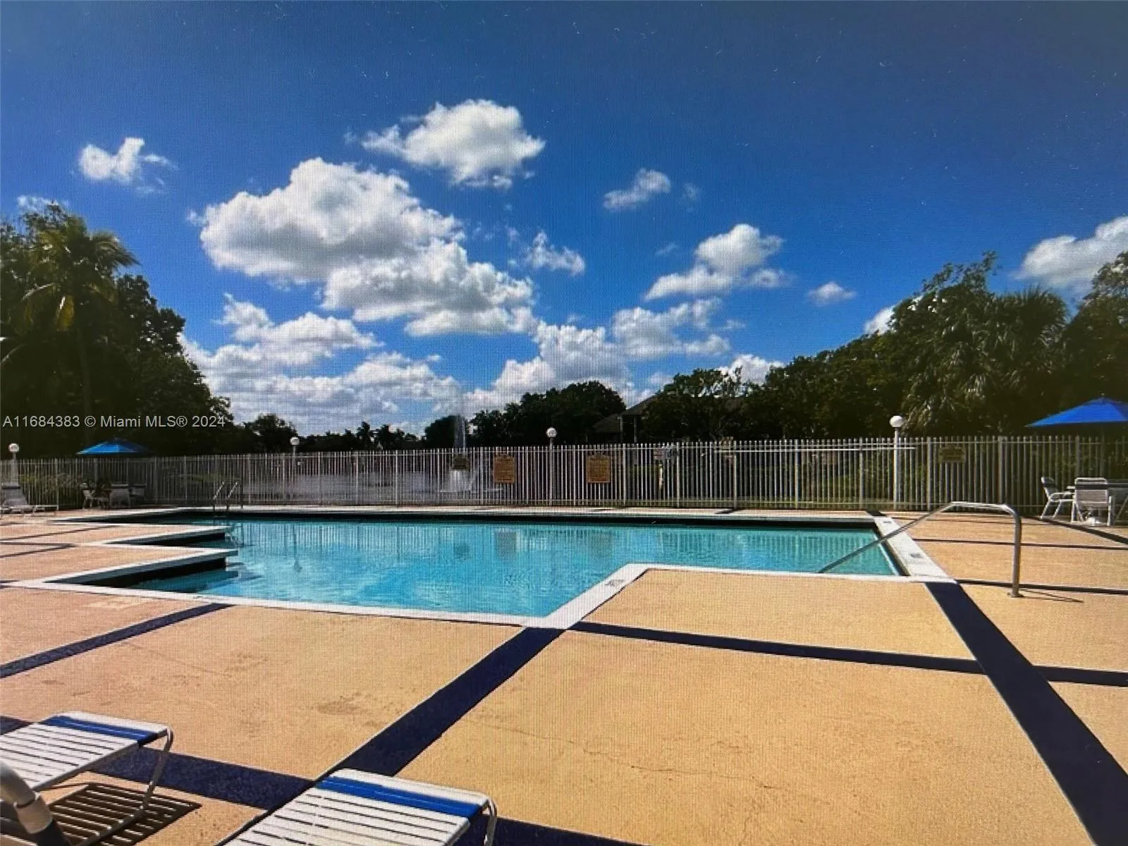 301 Palm Way # 304, Pembroke Pines FL 33025