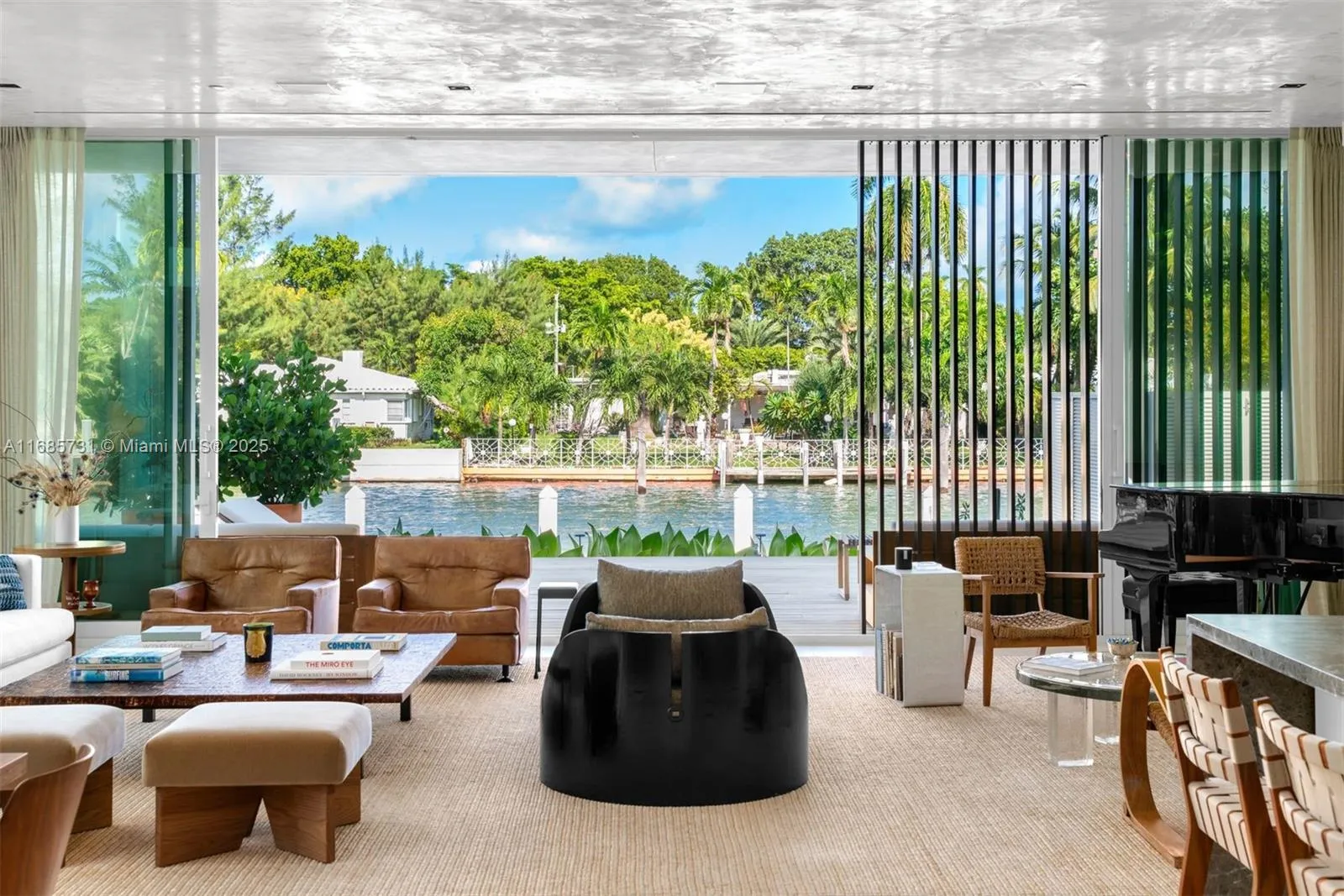 1041 W 48th St, Miami Beach FL 33140