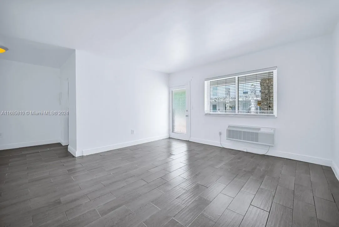 320 85th St # 11, Miami Beach FL 33141