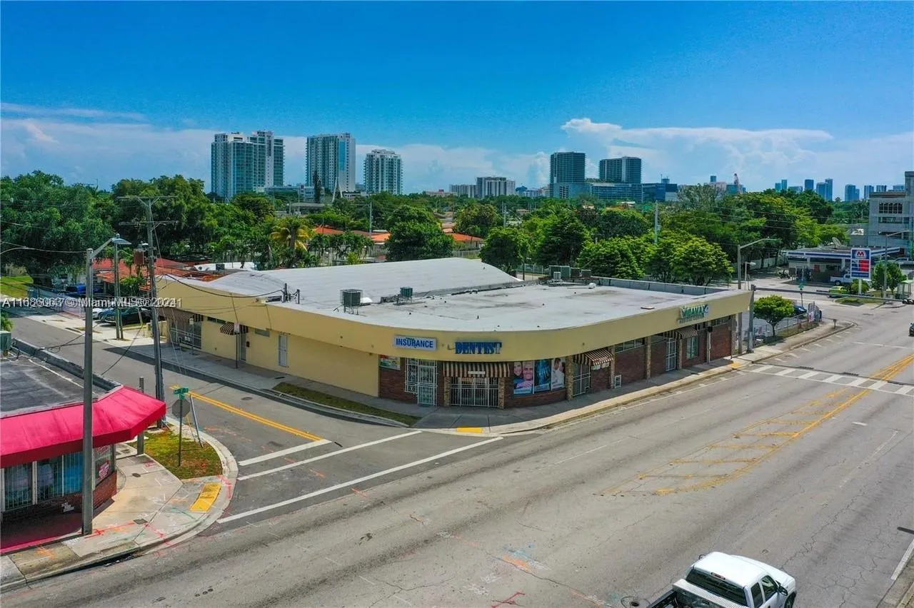 721 NW 21st Ct, Miami FL 33125