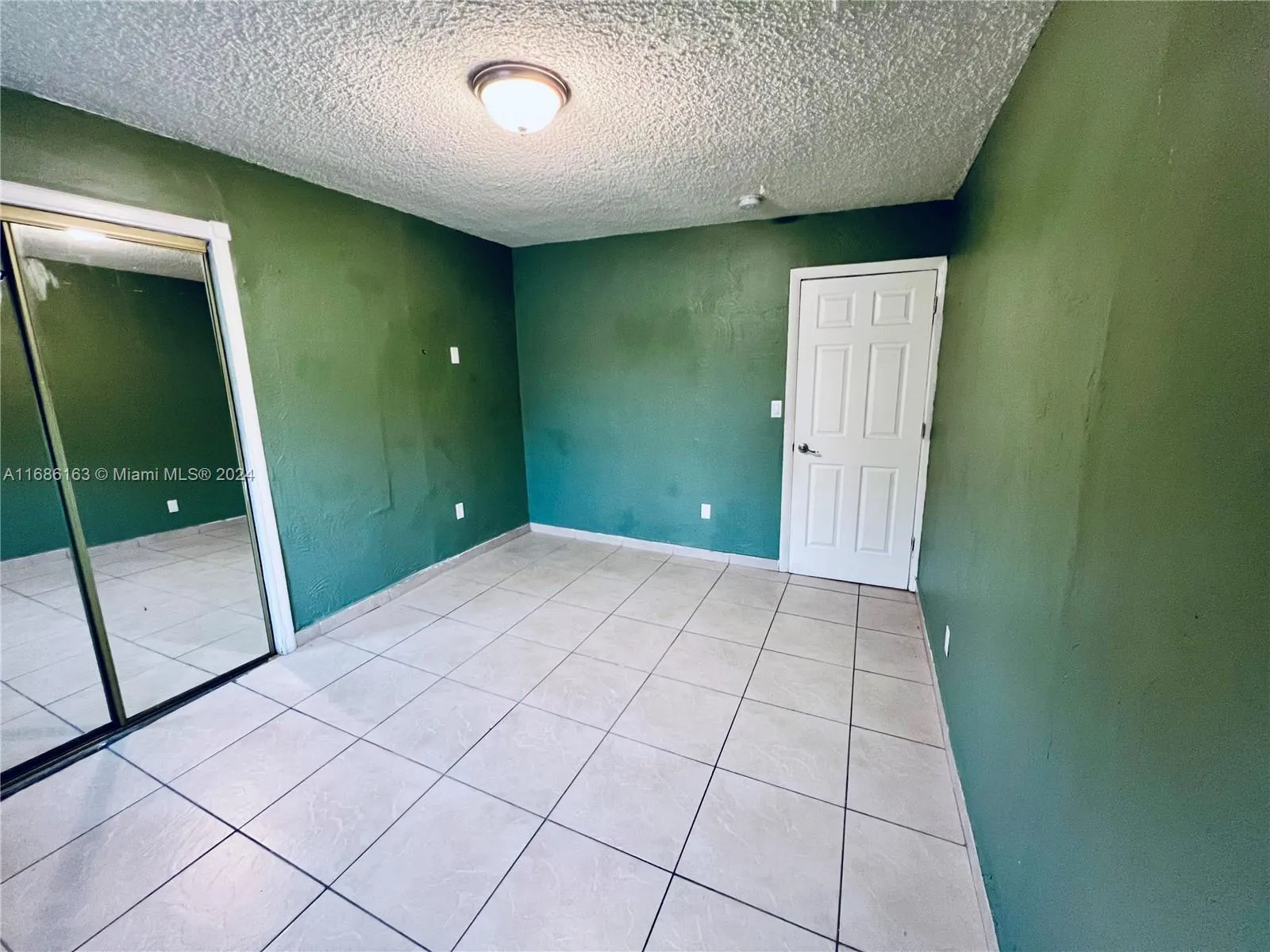 2955 NW 88th St, Miami FL 33147