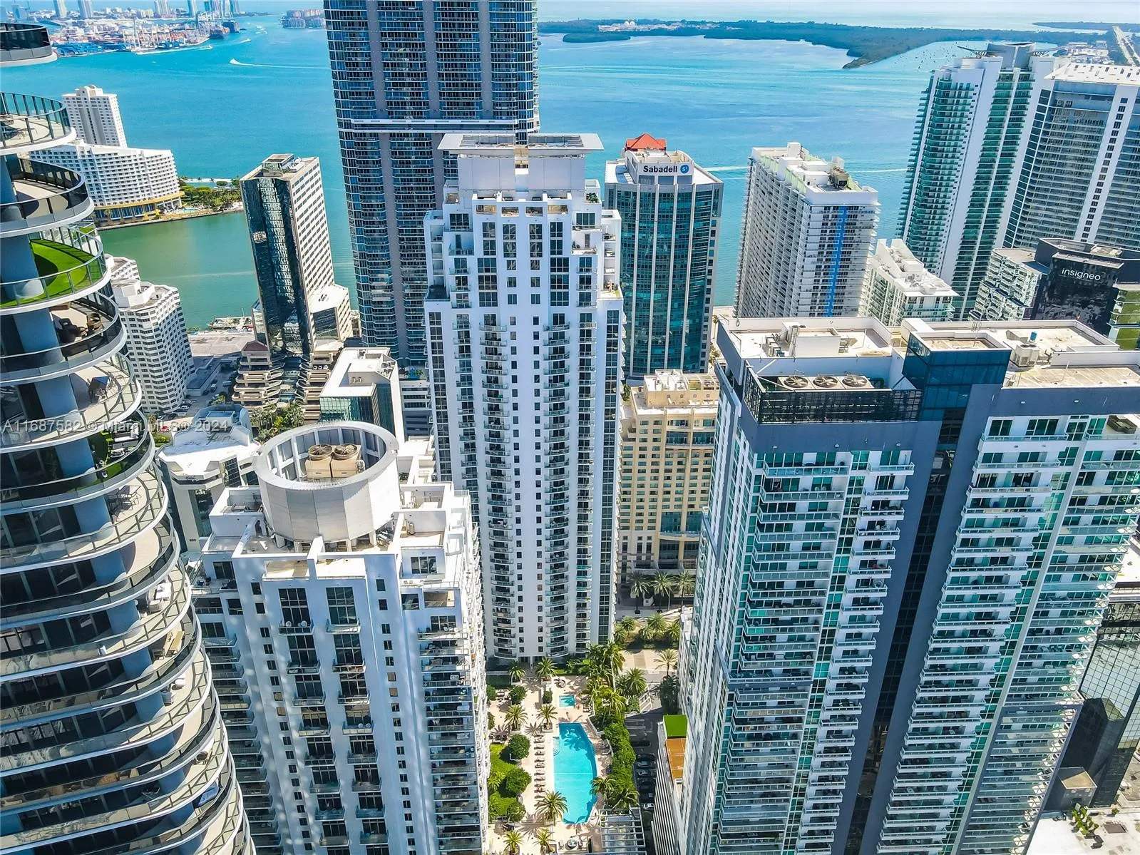 1 bedroom 1 bath for sale at 1060 Brickell Ave # 409, Miami FL 33131