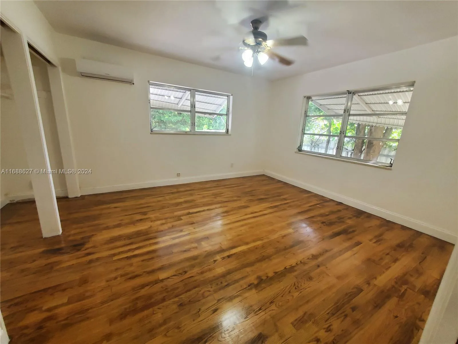 975 NE 171st St # 1, Miami FL 33162