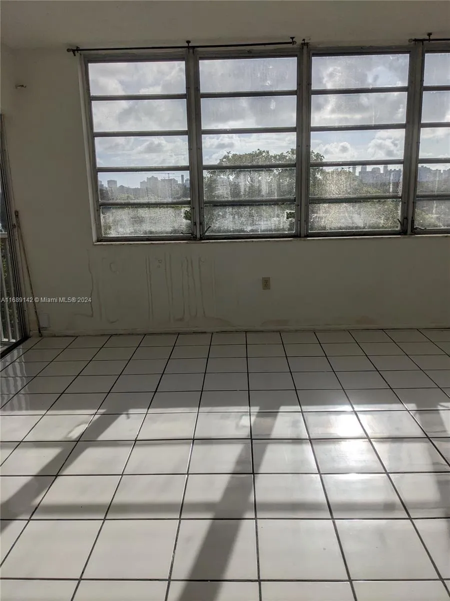 1780 NE 191st St # 2, Miami FL 33179