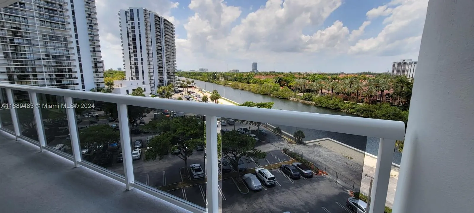 2 bedroom 2 bath for sale at 20505 E Country Club Dr # 739, Aventura FL 33180
