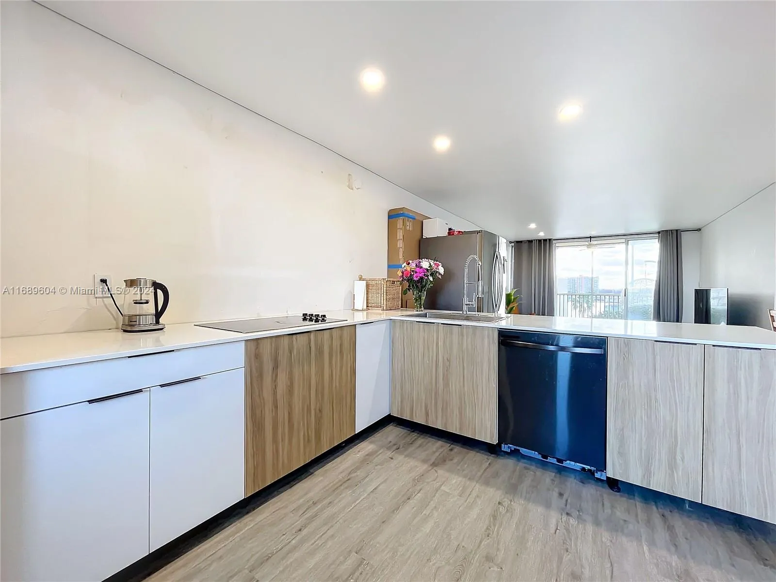 2 bedroom 2 bath for sale at 1750 NE 191st St # 3, Miami FL 33179