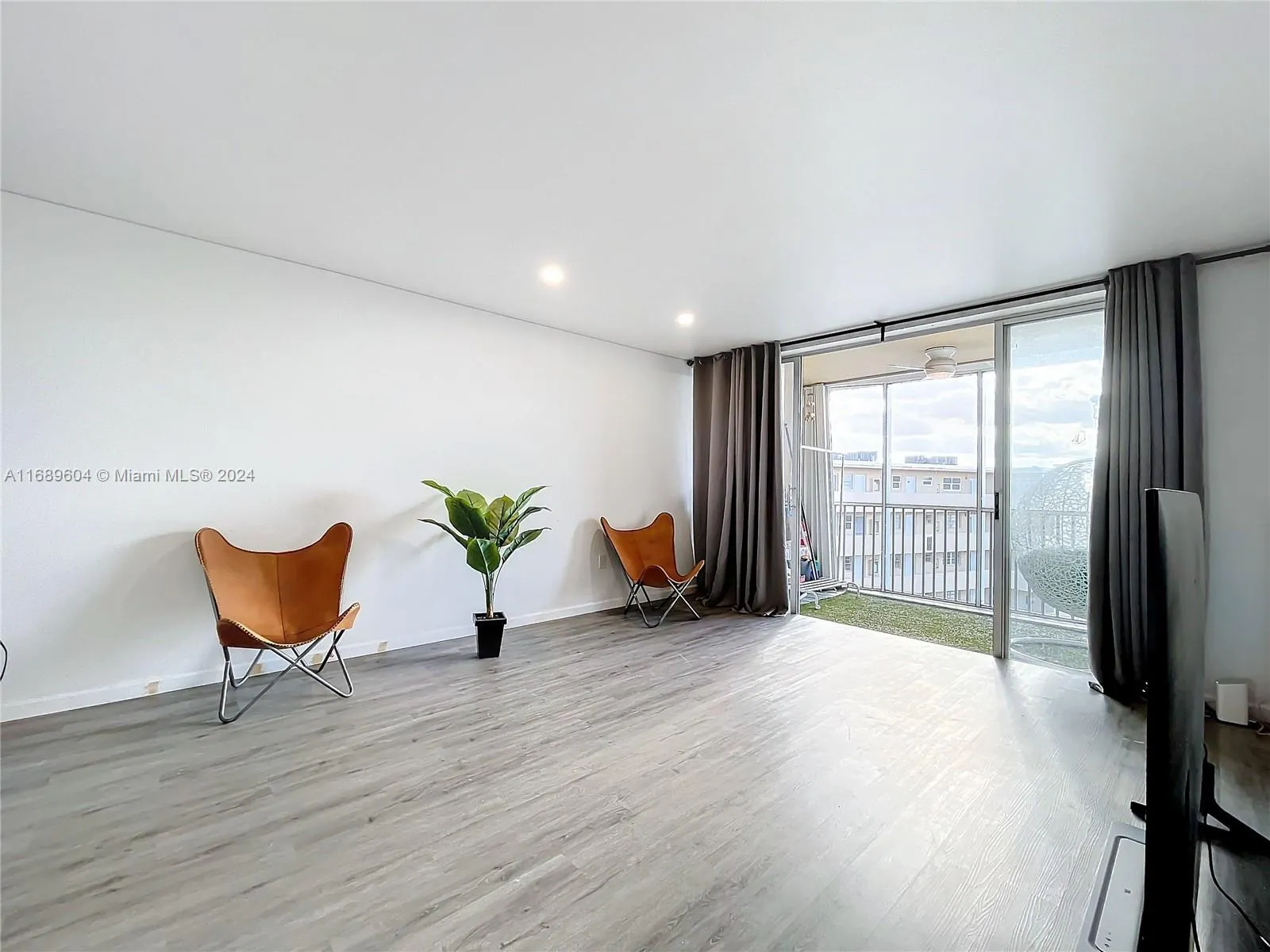 1750 NE 191st St # 3, Miami FL 33179