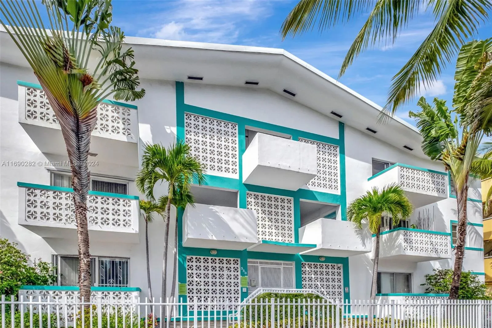 1 bedroom 1 bath for sale at 350 Collins Ave # 306, Miami Beach FL 33139