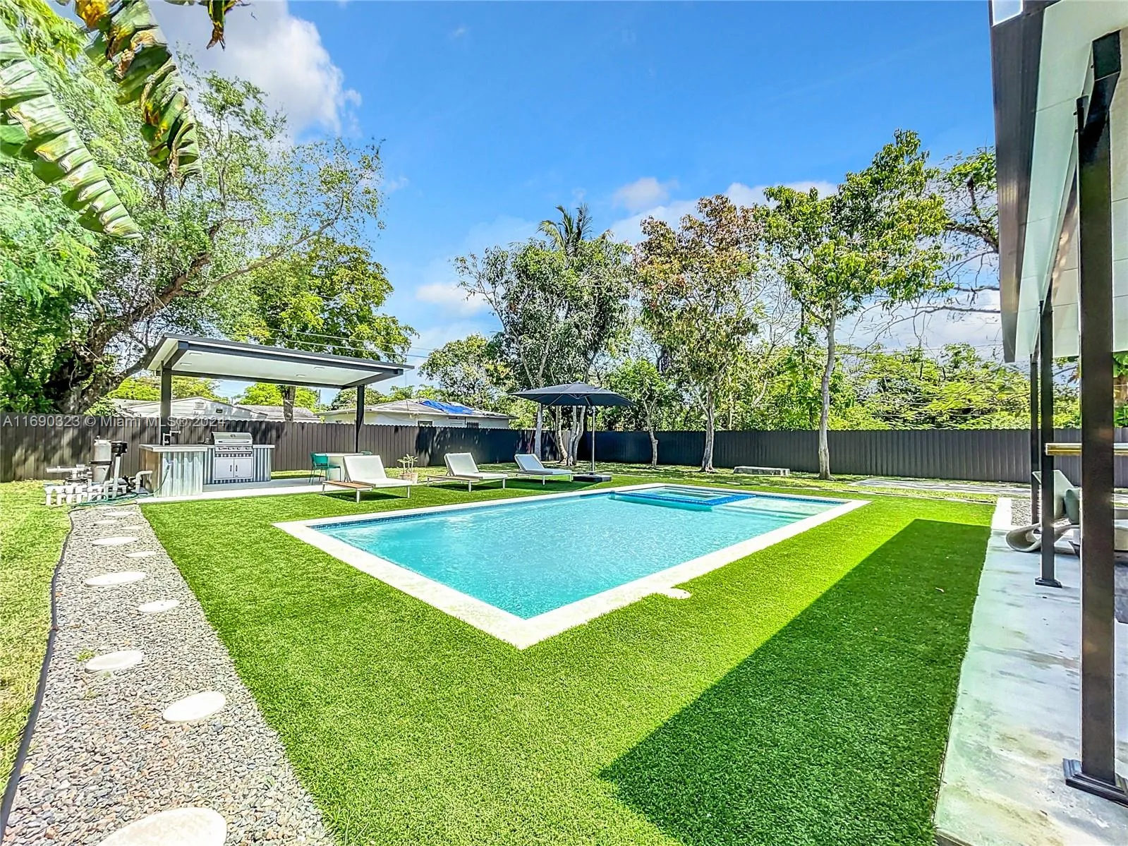 931 NE 140th St, North Miami FL 33161