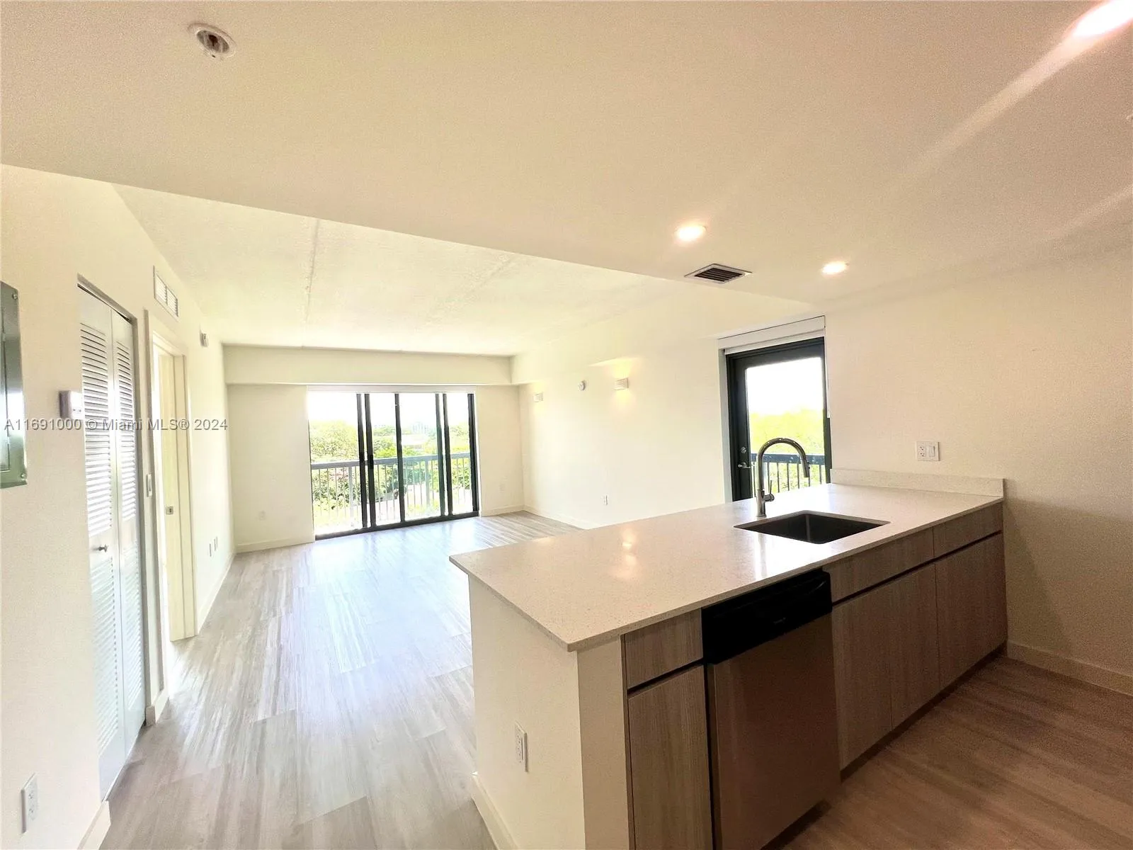 2285 SW 27th St # 404, Miami FL 33133