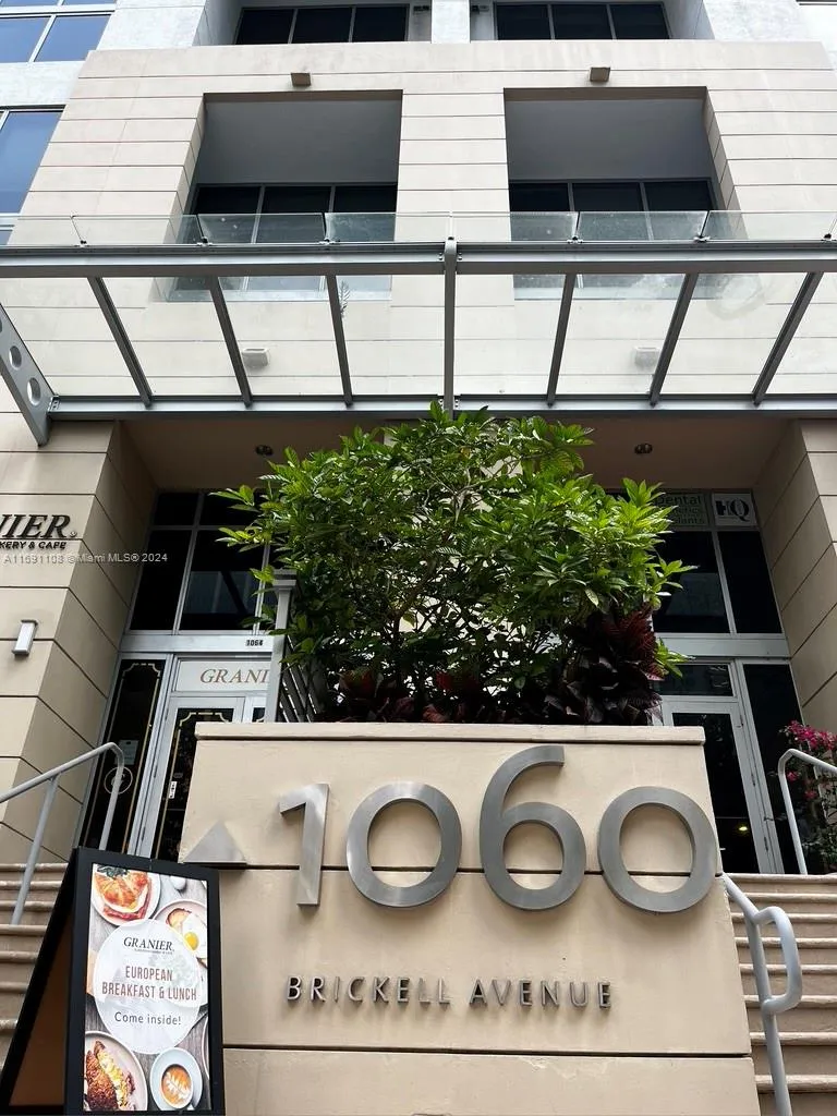 2 bedroom 2 bath for sale at 1060 Brickell Ave # 1707, Miami FL 33131