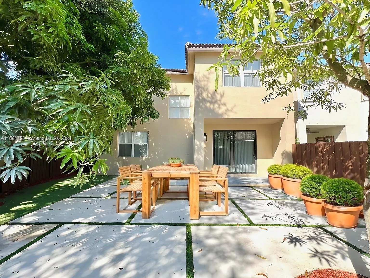 3 bedroom 2 bath for sale at 4873 NW 111th Ave, Doral FL 33178