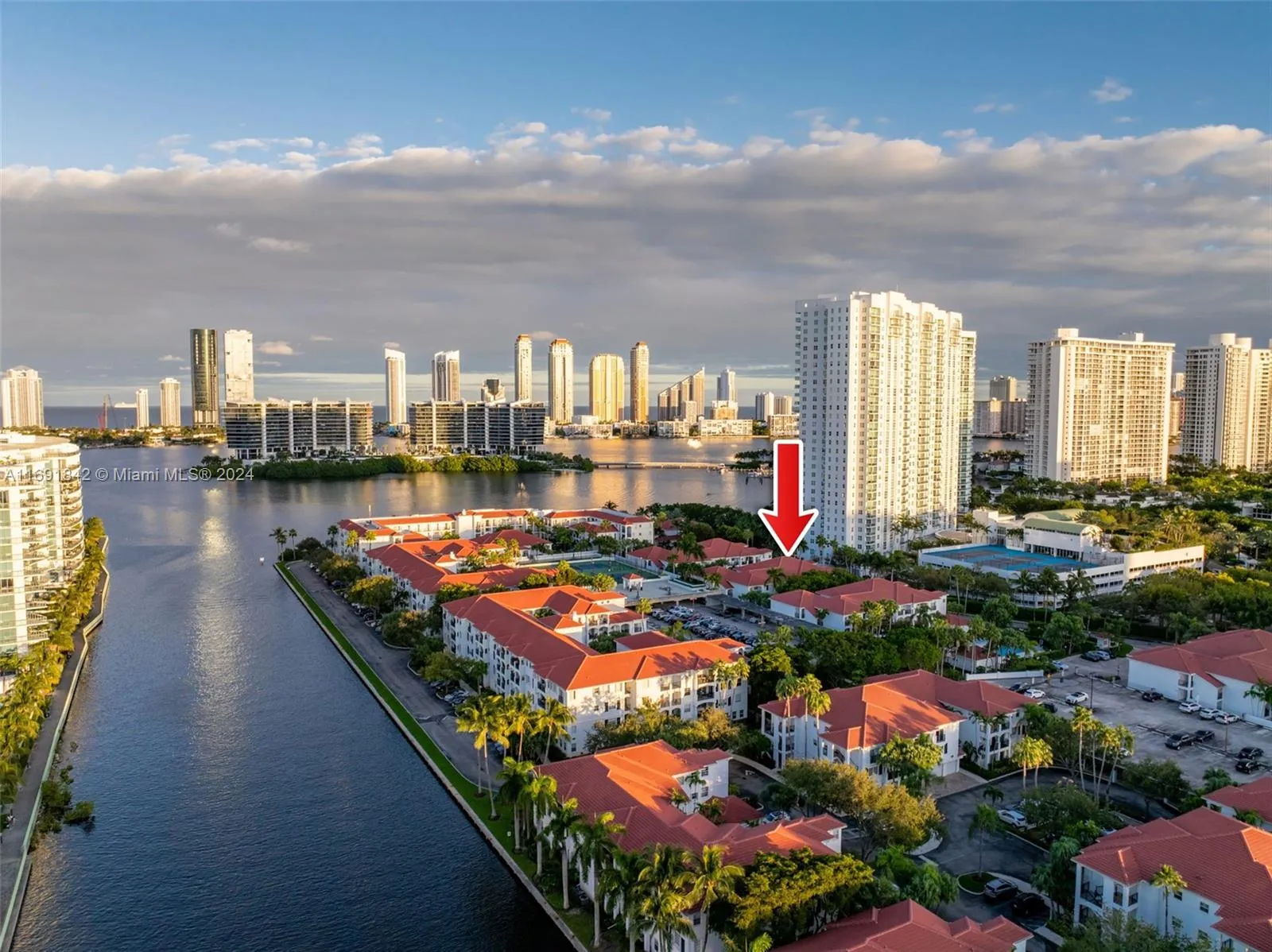2 bedroom 2 bath for sale at 3225 NE 184th St # 10205, Aventura FL 33160