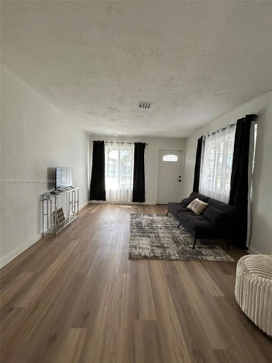 1110 NW 24th Ave, Pompano Beach FL 33069