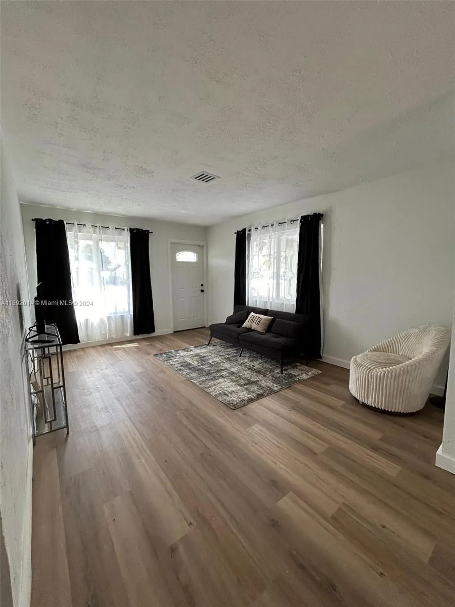 1110 NW 24th Ave, Pompano Beach FL 33069
